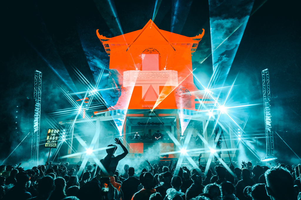 shambhala_mf's tweet image. Drop the bass or get erased ❌

Shambhala At Home was filled with incredible sets and connecting with Farmily from around the globe 🌎 Thank you to all of our amazing artists and Shambhalovelies for keeping the vibes high. We love you 💜

📸 @DiVisuals