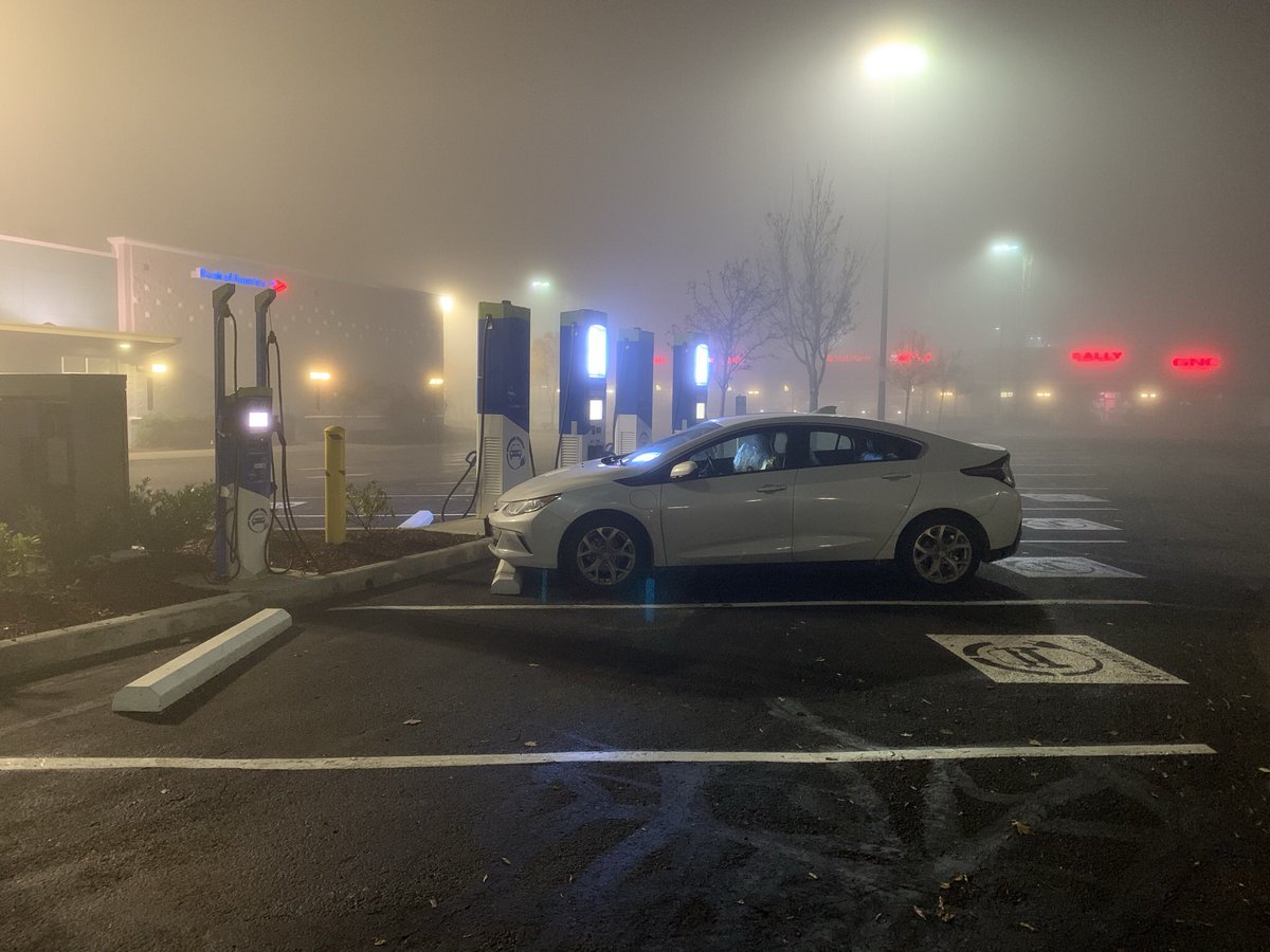 sleepylemur's tweet photo. When driving in Portland’s freezing cold fog, I found a #greenlots #EV charging station which I could’ve used to warm up my vehicle while waiting for another Lyft ride. However, it costs three dollars to start a charging session: cheaper to buy a gallon of gas and burn it. #fail https://t.co/O29gGjM1lm