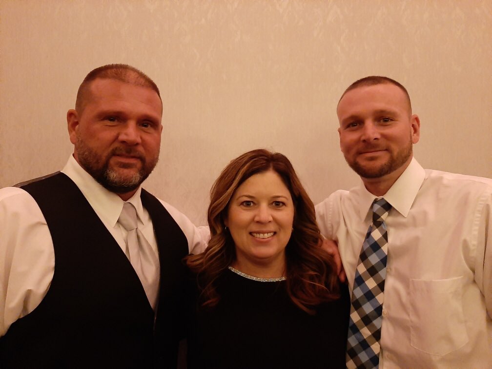 Kari_Lee13's tweet photo. Now & then #siblings #middlesister @bsully19720 @KevSully228 https://t.co/hUbhZw4AAC
