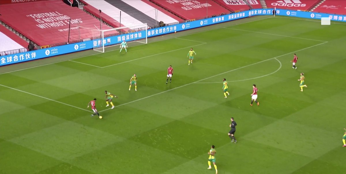 Still 16': But then for all the good moments he'll go and do this. There is exploitable space here, and even if he doesn't receive he can clear out for Rashford. What does he do instead? He offers to feet in the penalty area. It works out here...