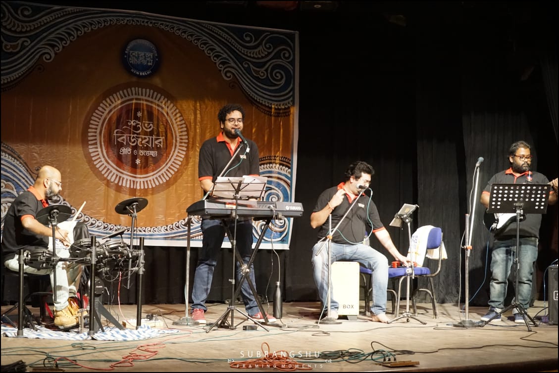 GaanerGuto's tweet photo. Glad to be back on stage in COVID times. #GGrocks https://t.co/DKiJkRv0Gp