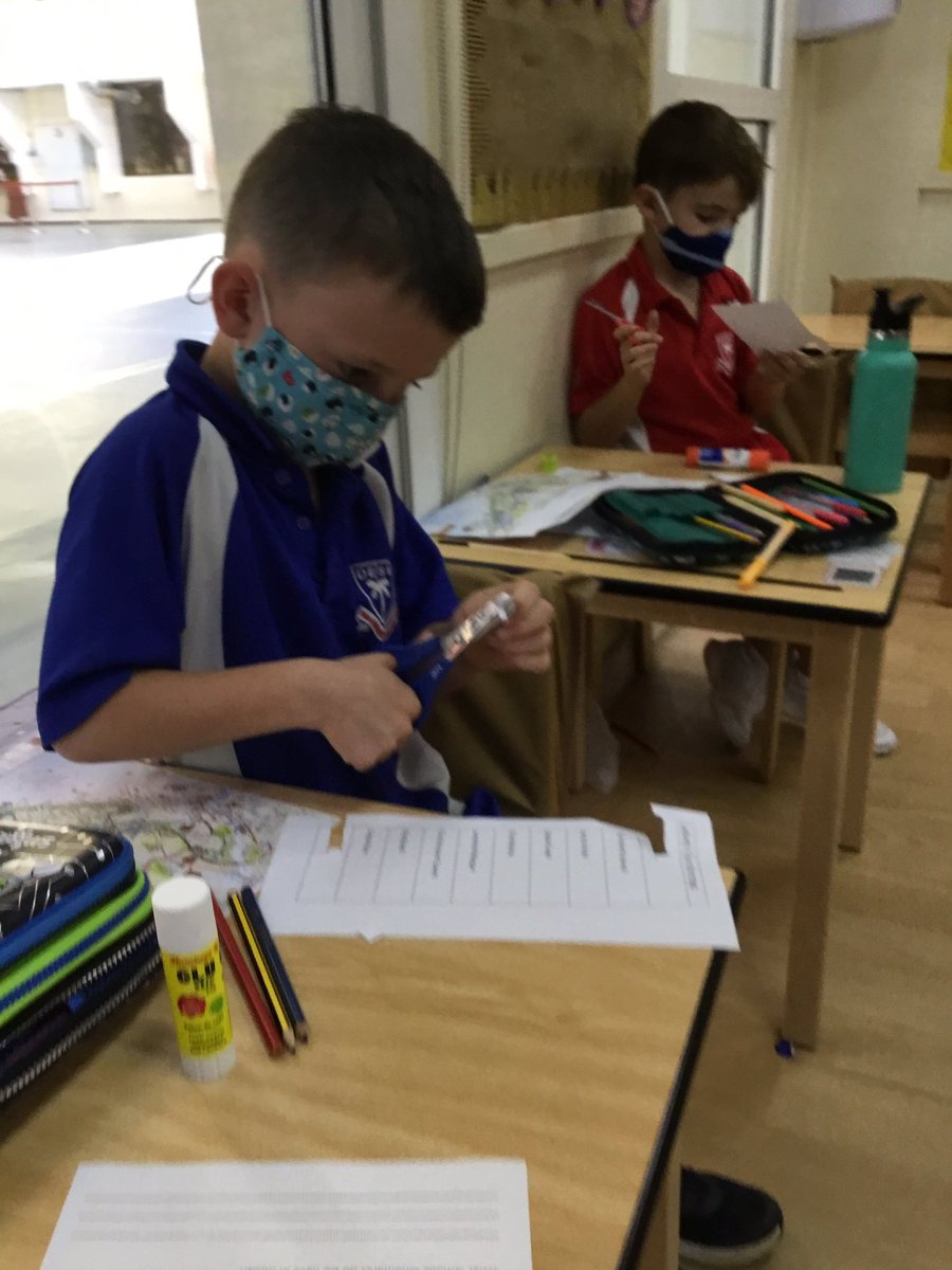 DESSyear2's tweet photo. To kick off #DESSsocialstudiesweek we are exploring Dubai and all its famous landmarks in #DESSyear2yellow We love to explore and discuss our favorite places to visit in Dubai 🇦🇪❤️💚🤍🖤@DESSsocials https://t.co/nKoDl4J6yr