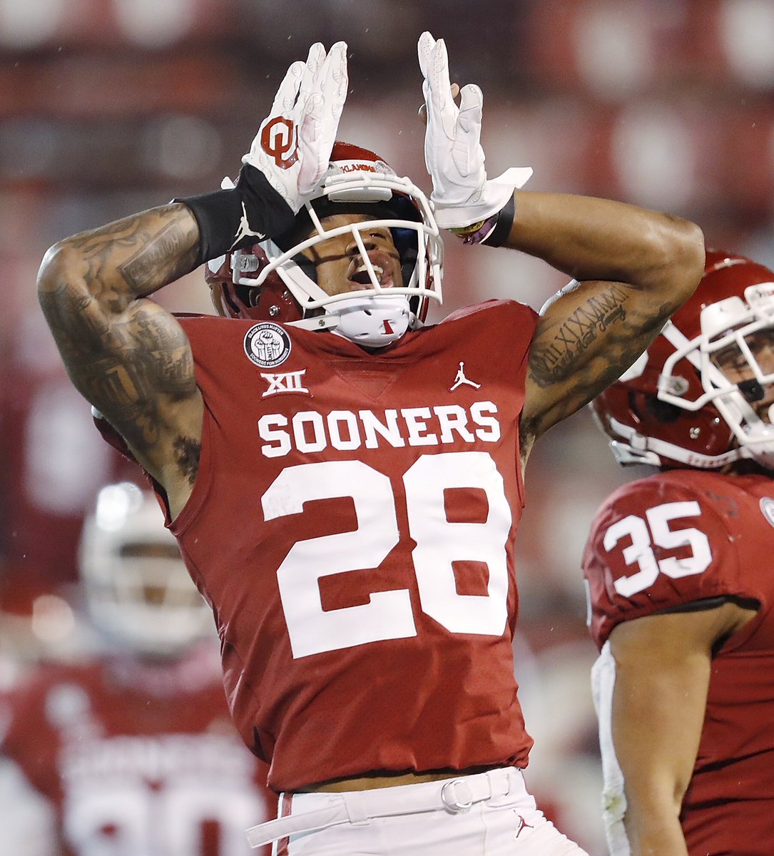 OU_Football's tweet photo. 𝘖𝘶𝘳 state.

📸 https://t.co/VSFrZysTpG

#BoomerSooner https://t.co/Yy123tzb9g