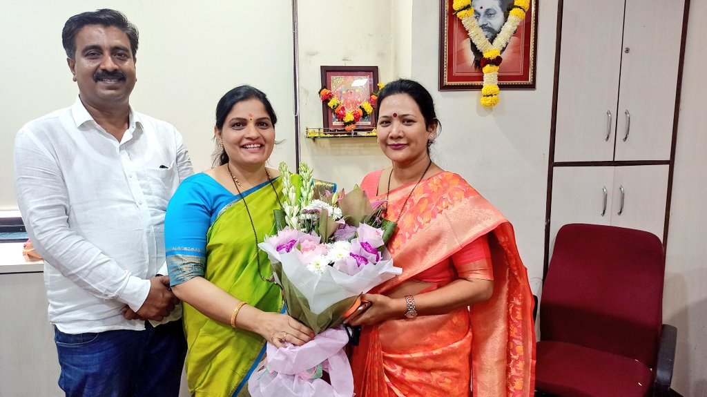 tejasphatak01's tweet photo. @ShivSena नगरसेविका @ashadongre यांची @TMCaTweetAway लोकमान्य-सावरकर नगर प्रभाग समिती अध्यक्षा पदी बिनविरोध निवड झाल्याबद्दल हार्दिक अभिनंदन. https://t.co/k7Jb8HqZQd