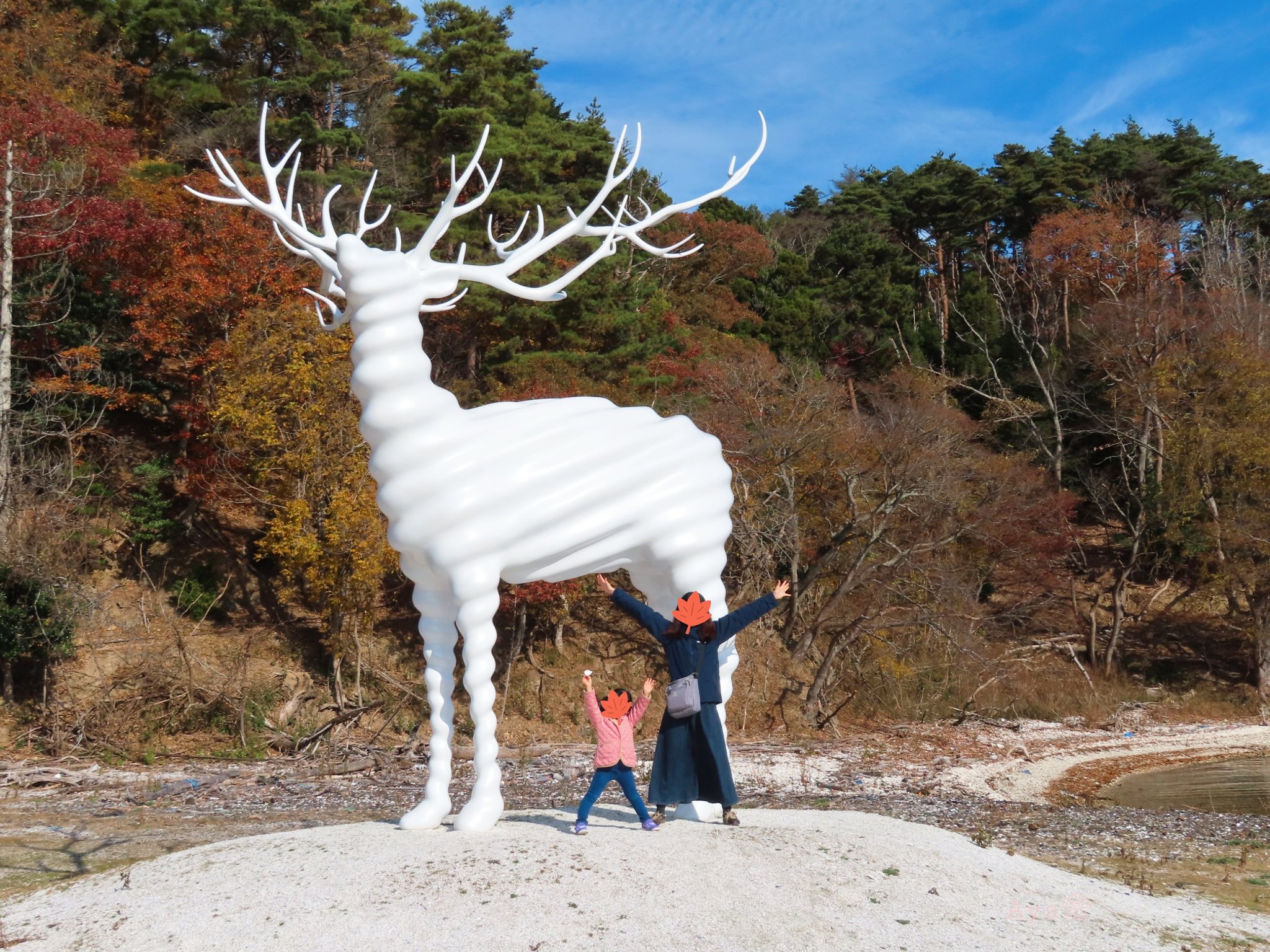 【♥︎】水を飲む頭を下げた白い鹿、卓上アレンジメント ♥︎】水を飲む頭を下げた白い鹿、卓上アレンジメント 水を飲む頭
