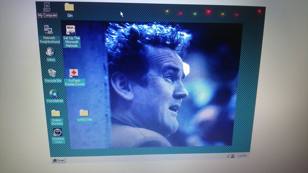 JanelleWaz's tweet image. The desktop wallpaper everybody wanted.

#StarTrek #StarTrekDS9 #OldSoftware