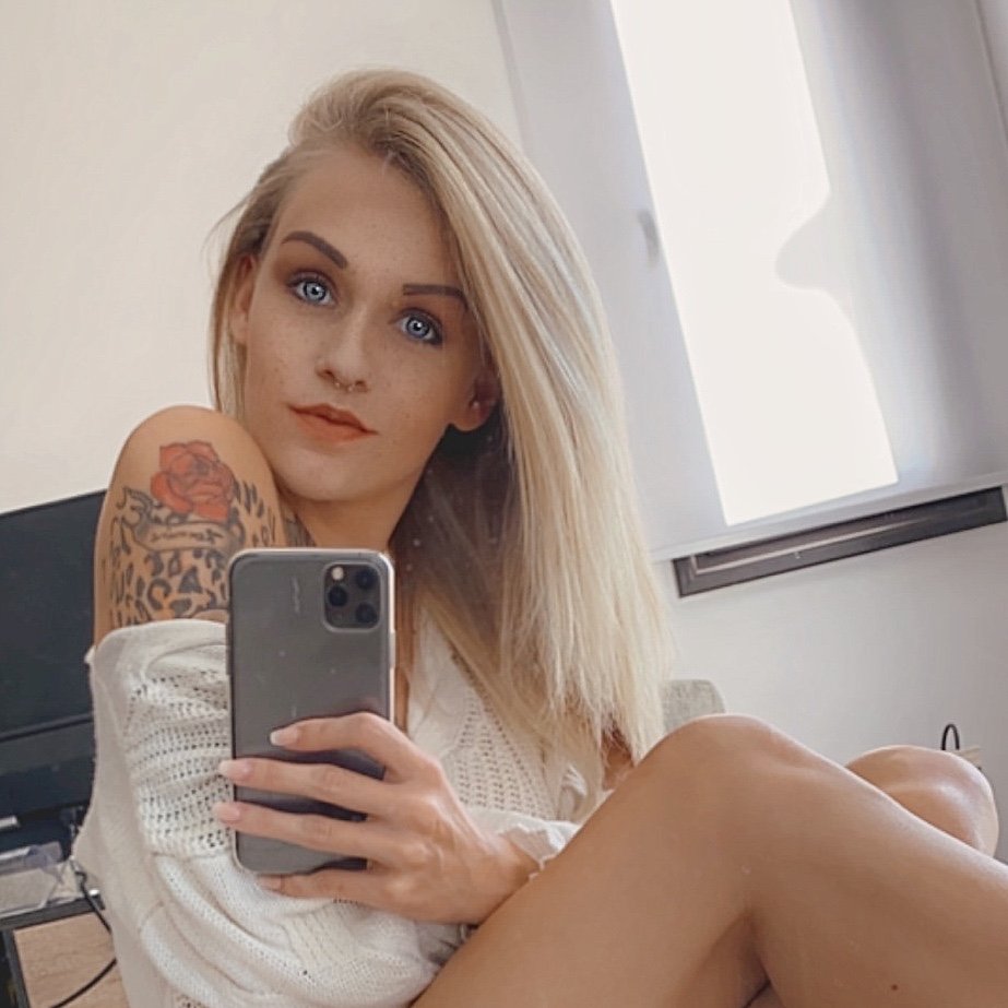 QueenKedi3's tweet photo. Mega Aktion 😍😍 Über 20 Euro bekommen und mich jetzt somit kostenlos in der Cam besuchen, oder meine Clips genießen 😊  Schnell unter diesem Link >>> https://t.co/XnBwHt6tEp https://t.co/K70AB6PL7O