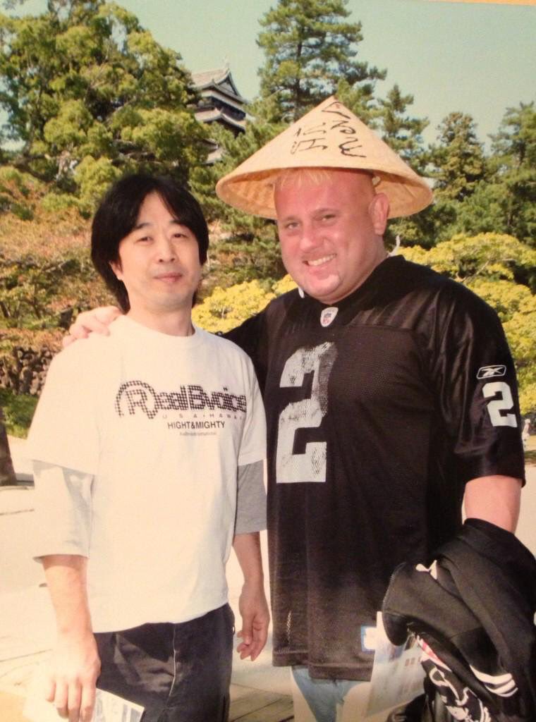 shu_nishinaga's tweet photo. そして今日は #バイソン・スミス 選手の命日。
9年前、札幌大会の翌日に千歳空港まで送り「また来年！」とハグして別れたのが最後に…
ノア魂を持った青い目のサムライはきっと天国からノアの戦いを見守ってくれているはず。
横浜武道館大会、間もなく開場です。
#noah_ghc
#ノア横浜裁判
#RIPBison https://t.co/b1iTanKMcP