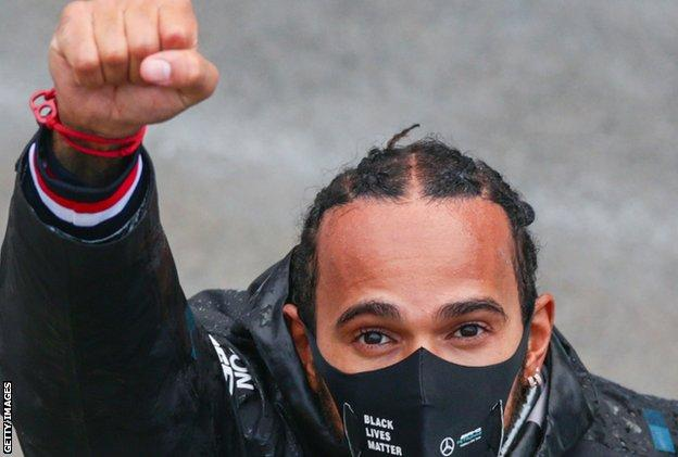 ActionafFans's tweet photo. heh, #SirLewisHamilton, my only thoughts on the matter are....
1. That will wind a fair few fucking people up! 🤣🤣
2. Can we have SIR Murray Walker now too? 🧎♂️🧎♂️
#AndAndAnd, look at that! #GoGoGo https://t.co/1E9uLkXRLk