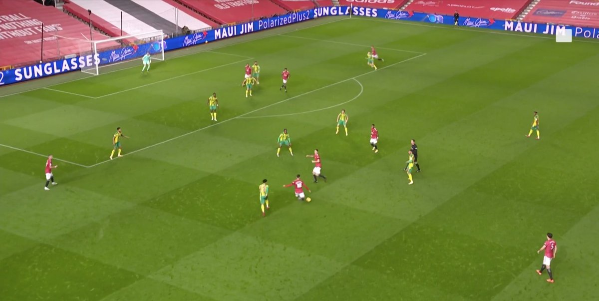 33': Martial doesn't get picked out by Bruno and starts ball watching. Down the line effect? He fails to crash the six yard box, closing the angle Mata would've had to feed him across goal. Another instance of no gamble