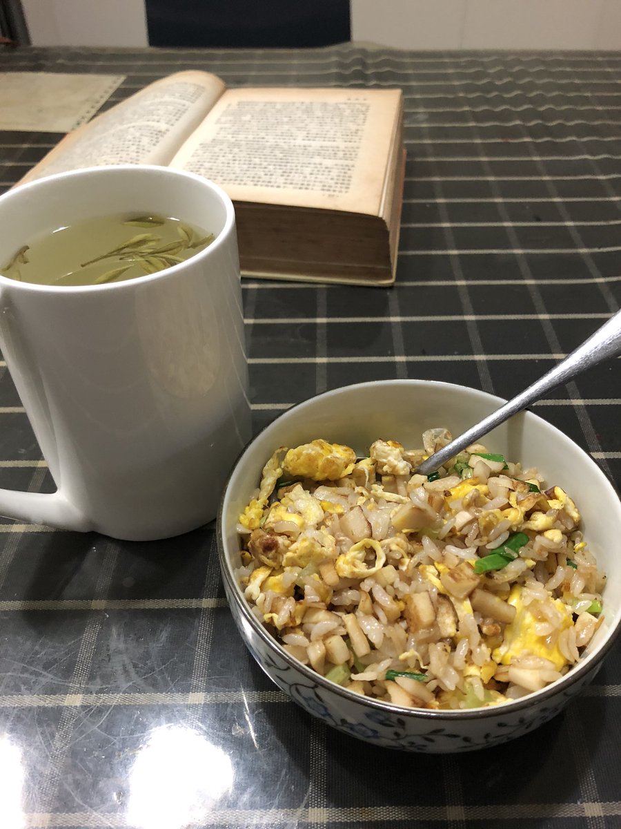 NONO3628's tweet photo. 早餐。一碗杏鲍茹炒蛋饭。 https://t.co/usJRcd5bgH