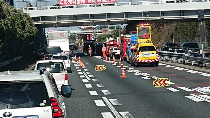 事故 東北道 下り浦和料金所で複数台玉突き事故 10台くらい玉突きしてる 現地の画像や動画まとめ まとめダネ