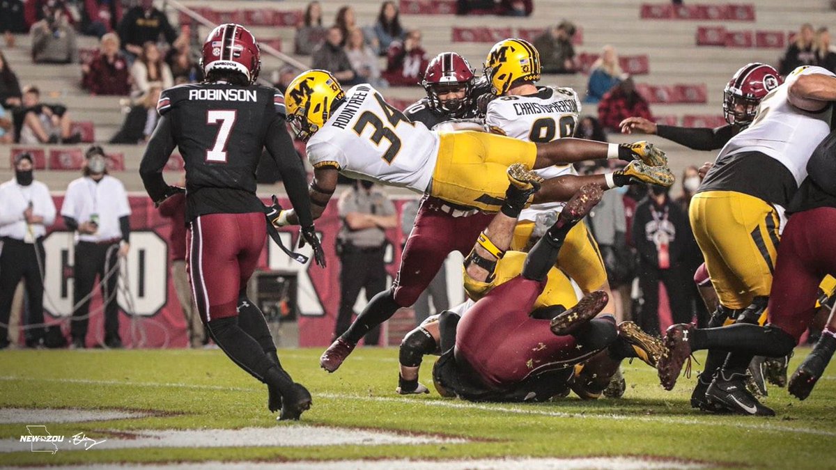 AndreaKatSTL's tweet photo. Larry's Leap! 

#LRIII 🕹🕹🕹

#MIZ 🐯🏈 | #SpursUp | #MIZvsSC 14-0 https://t.co/IDE1dK1mqv