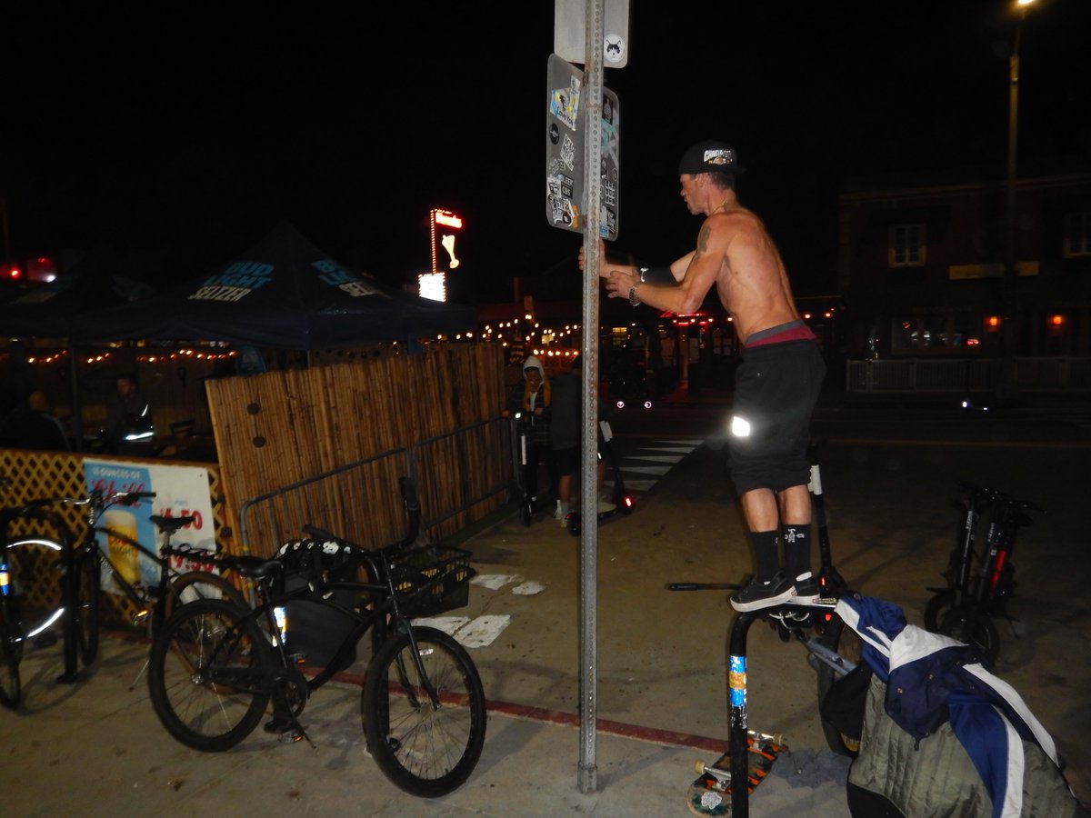GriffKohout's tweet photo. out here on the scene livin' the #stoner #earth #dream!
get busy, #takeaction, attack #life everyday yo!
#cannabis brings us #Human together yo, just like #sports #art #fitness #Outdoor #nature #vibes!
#greencloudartorg #doorstown #antifaAF #dogtown #LA #dogtown #venice #unity https://t.co/qflbF9Oqrb