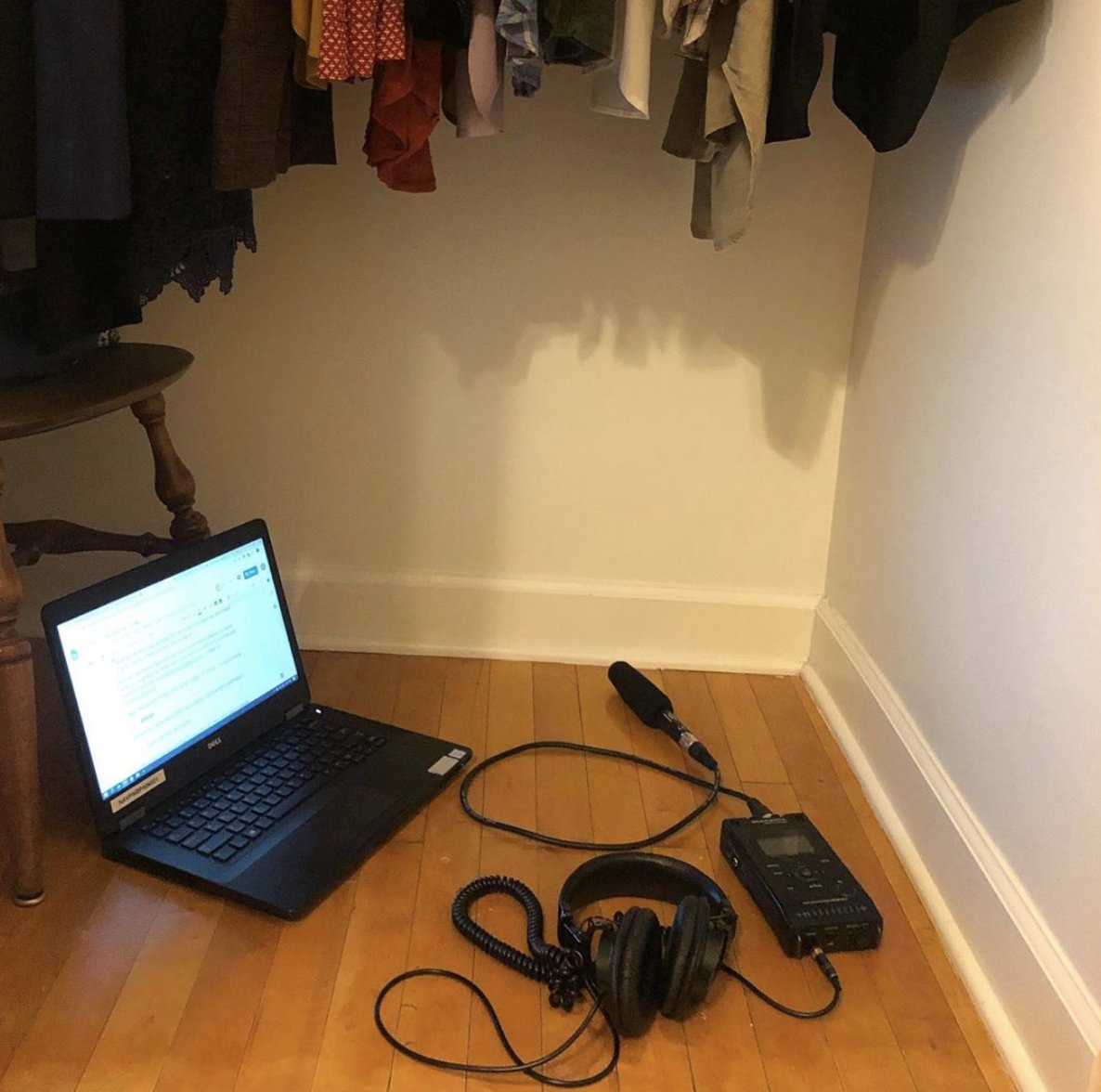 lospodcasteros's tweet photo. We call this studio #pandemicpodcasts. πποΈ @CrystalRChavez
(Este estudio se llama #podcastsenpandemia)
#AudioRecess via @prx https://t.co/mxAV1pMApm