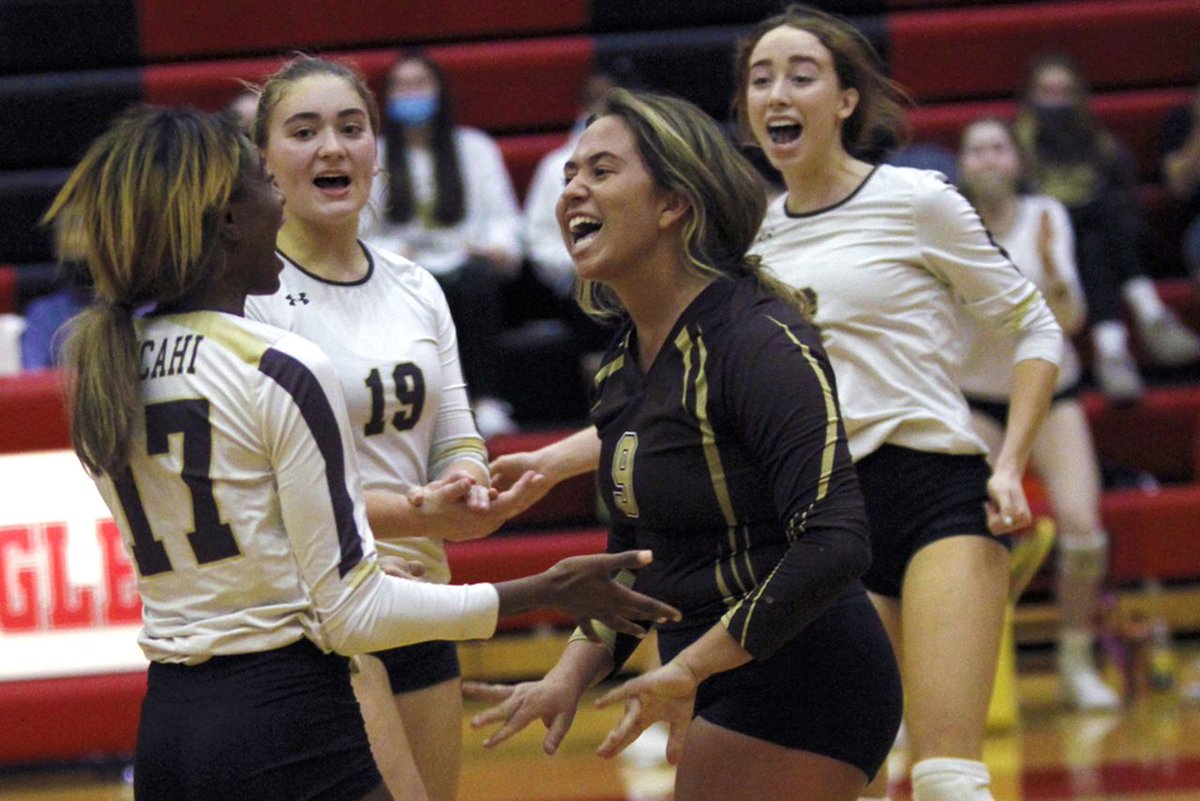 lehighvalley's tweet photo. Bethlehem Catholic girls volleyball polishes off perfect season with state title https://t.co/blw4WhtOBa https://t.co/9x8pLgPBJr