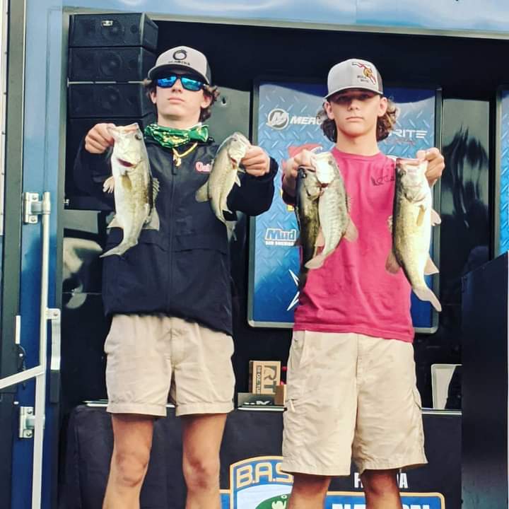 davidtervin's tweet photo. Proud of my boys as they finished 42nd out of 113 teams in the Fl Bass Nation HS Bass tournament on the Harris Chain today. They battled a very windy day and still brought a 5 Bass limit to the scales for 8.97 lbs.  #georgejenkinsbassmasters #cpflures https://t.co/2J75YXIKWL