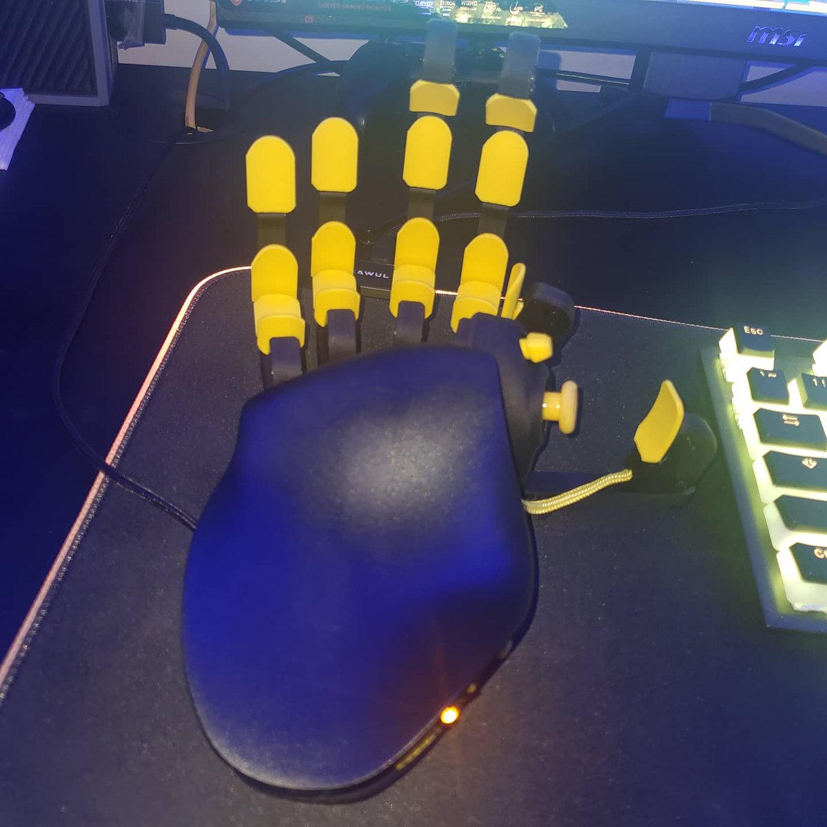 ChaotikMurkher's tweet image. For those of you that are switching from console over to PC I highly recommend the @azeronkeypad this thng is a MONSTER when it comes to ease of use..im still learning. 5 stars ⭐⭐⭐⭐⭐

#azeron #azeronkeypad #consoletopc #learningcurve #streamer #gamer #pcgamer #twitchstreamer