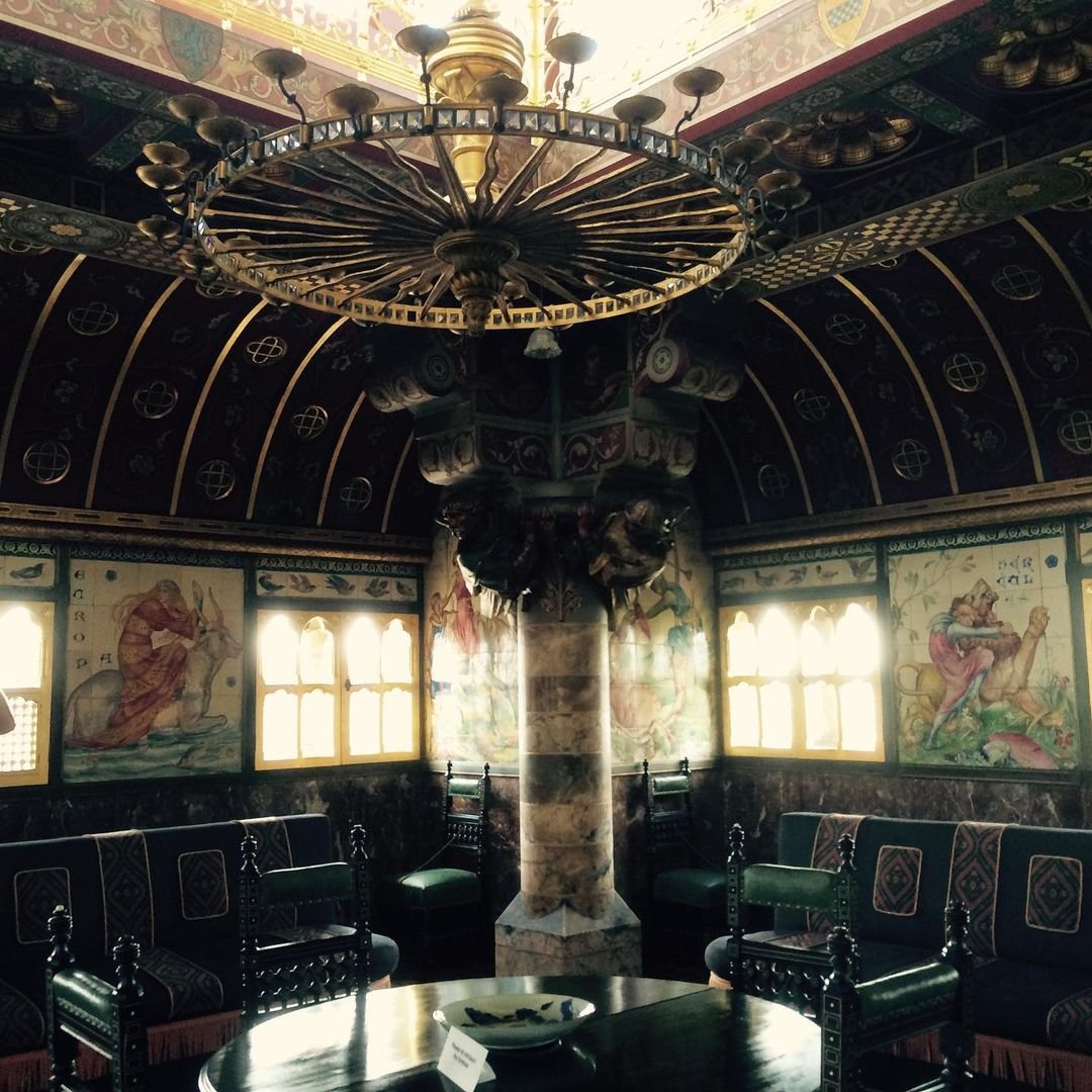DoctorWhoPN's tweet photo. Director Rachel Talalay:
"What could have been... 2nd unit shot some footage for #HeavenSent in this amazing tower room in #CardiffCastle ... and it went missing. If you have/find it, please return. No questions asked. #DoctorWho" 
https://t.co/gGFGF9LyRO https://t.co/4T8XsYzSDi