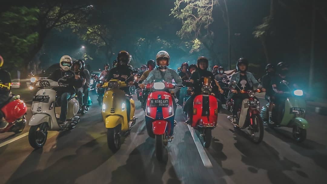 Sisa Foto Malam Minggu Kemarin (Bareng #Vespa). Foto vespa lainnya instagram.com/eventvespaindo…