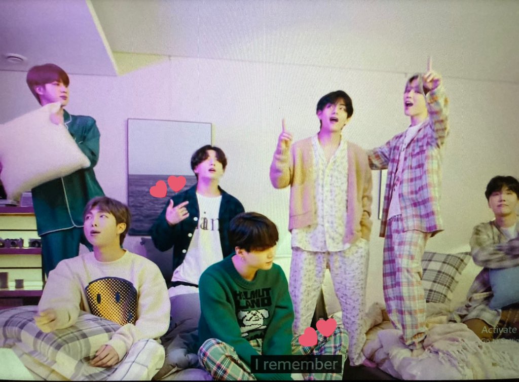 “I remember”...  Do you remember the I Love You sign, taekookers?  @shhh_kiki