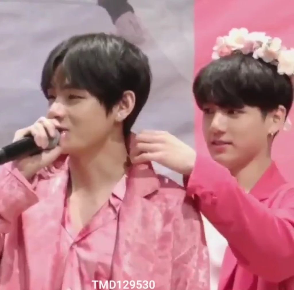 Hobi asked Tae at the Comeback Countdown to recommend a song. He recommended the Korean song A Sexagenary Couple’s Story, a sweet and romantic track from his yt playlist. POV? A 60-year-old couple. We know how Tae loves ties... He sang this part only...  @shhh_kiki