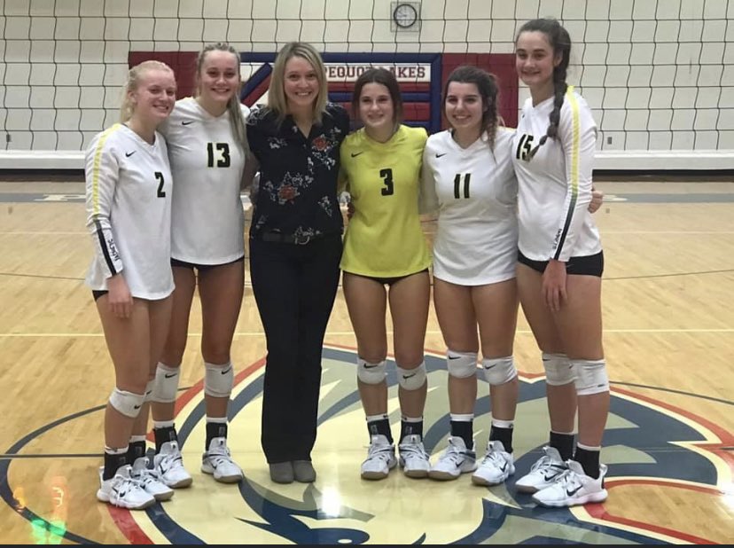 yellowjacketvb's tweet photo. It has been a rollercoaster ride of a season this year. We couldn’t be more proud of this team & group of seniors to finish the way they did! They fought to the very end to beat a tough undefeated Pequot team 3-0! We can’t express how much we will miss you. #alwaysayellowjacket https://t.co/DnAx2q0UhA