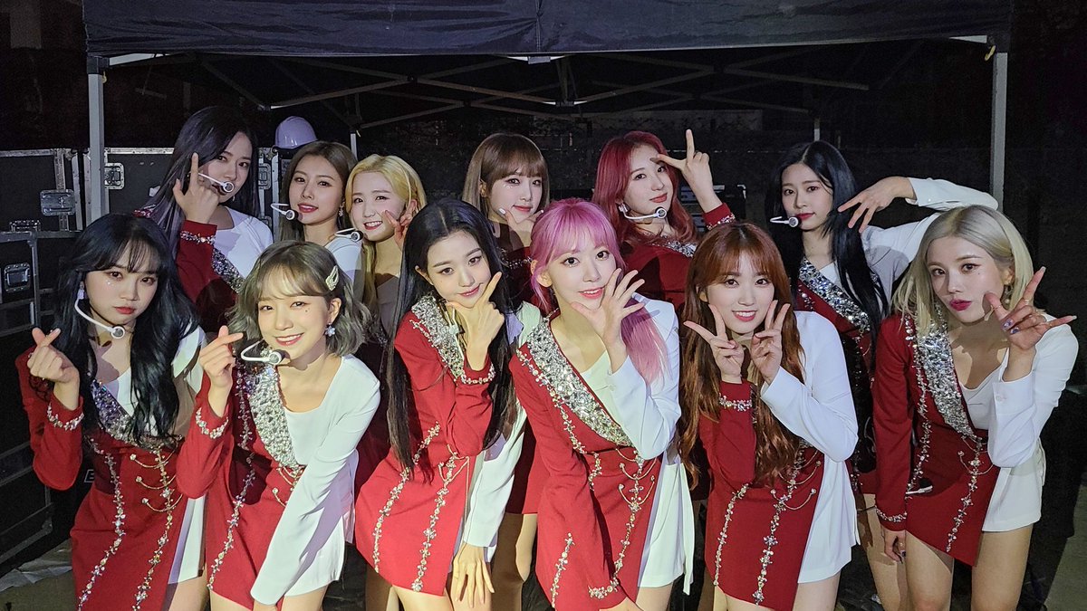 Boa noite, Wiz*pichulas!! Hoje tivemos uma excelente performance no Coachella e, uau, foi tudo tão incrível, eu amei cada minutinho!! Vou deixar aqui uma foto que tiramos no backstage pra registrar esse dia tão maravilhoso. Até a próxima, minhas vidinhas! ♡ 

#CHAEYEON