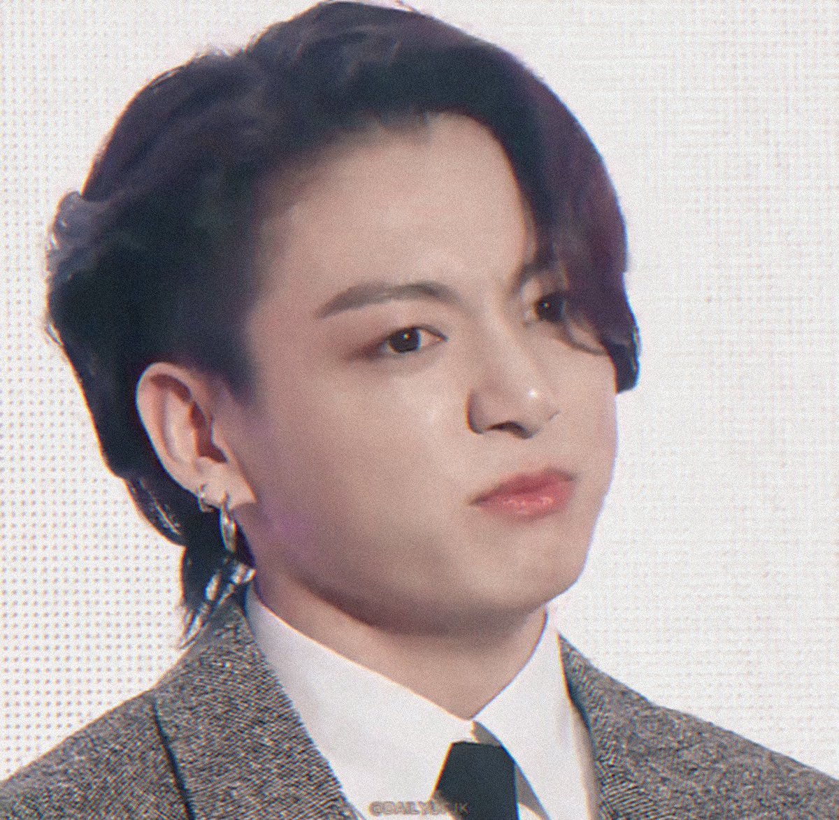 eternalsjeon's tweet photo. Nadie me dijo que al ser jungkook biased le iba a llorar las 24 horas del dia y los 7 dias de la semana a este hombre de 23 años, NADIE 

@BTS_twt https://t.co/tgvMssi48v