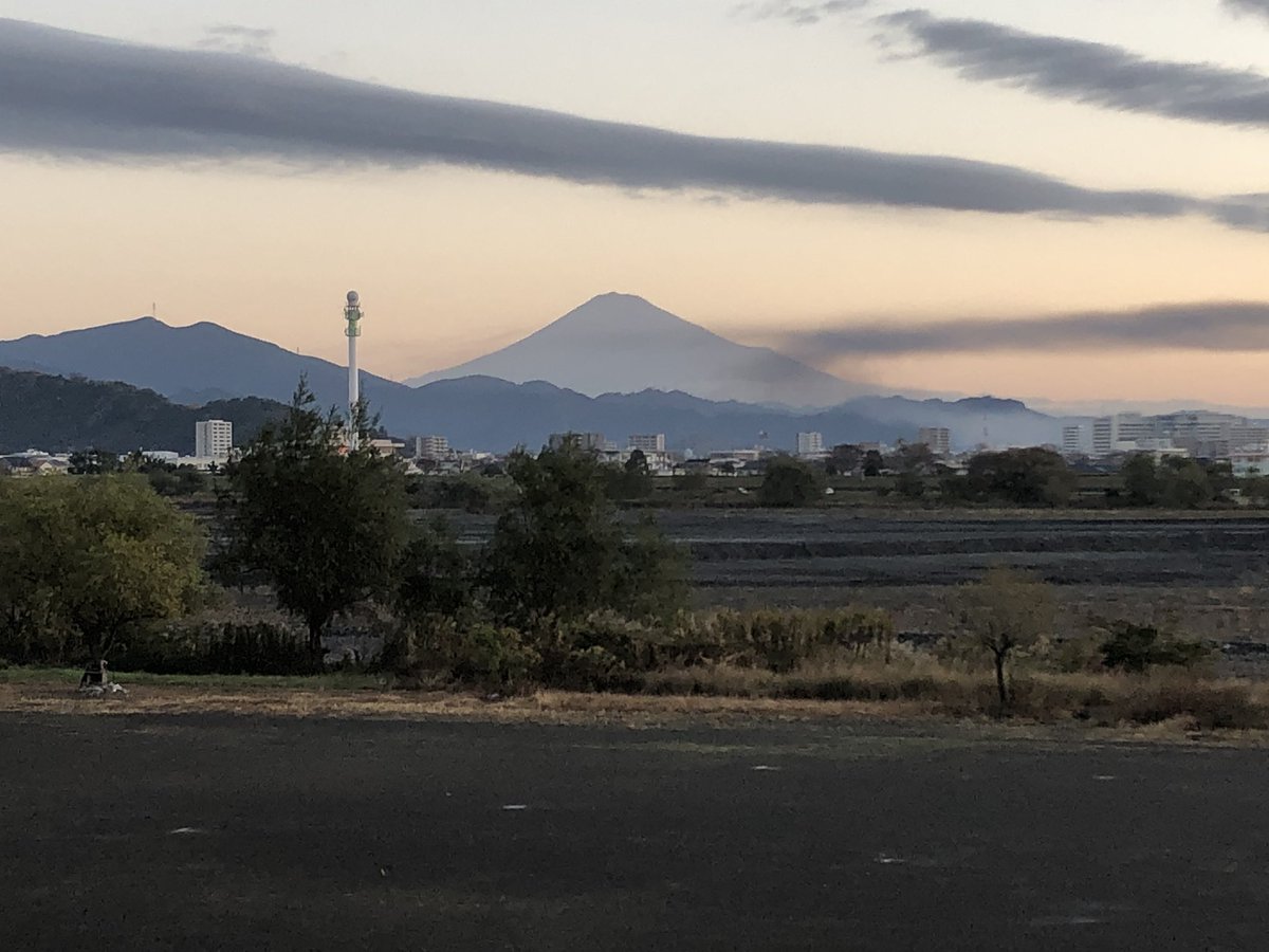 chrisnbooks's tweet photo. Early morning run with a nice view of Mt. Fuji #runninginjapan https://t.co/RdVQXNvXZu