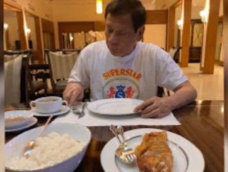 ActivJc's tweet photo. @Sara_Duterte30 @macintosh_06 @PinoyAkoBlog Kailangan pati pagtulog, pananghalian, at pampalipas-oras may picture? #IDIOTerte #NasaanAngPangulo #DuterteMeltdown #DDSalot https://t.co/no6cx9F5ng