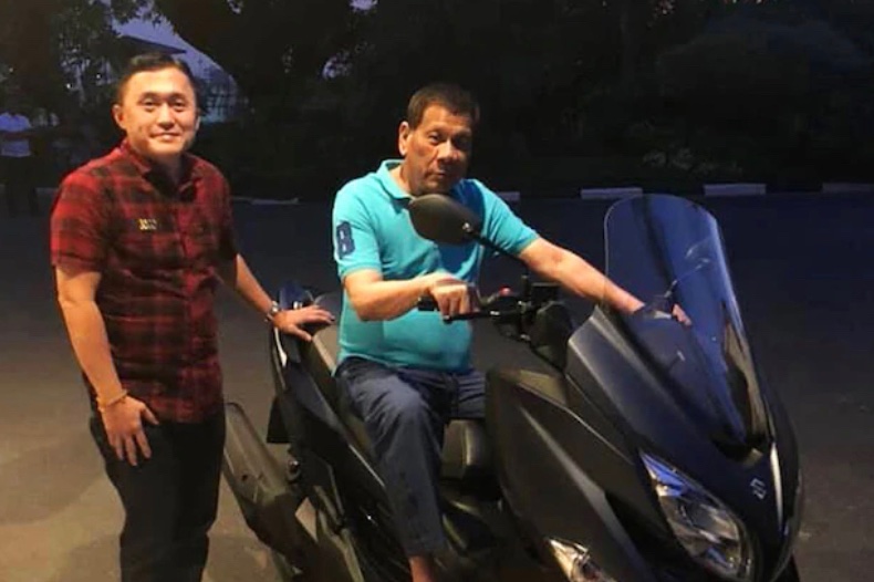 ActivJc's tweet photo. @Sara_Duterte30 @macintosh_06 @PinoyAkoBlog Kailangan pati pagtulog, pananghalian, at pampalipas-oras may picture? #IDIOTerte #NasaanAngPangulo #DuterteMeltdown #DDSalot https://t.co/no6cx9F5ng