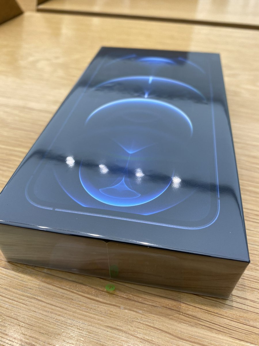 Wilson_SZR's tweet photo. 11月13日发售当天年年焕新计划直接拿新机。iPhone 12 Pro Max 512G 海蓝色 用了这么久没什么网上说的那些问题。一切正常。 https://t.co/H73pR9KmMv