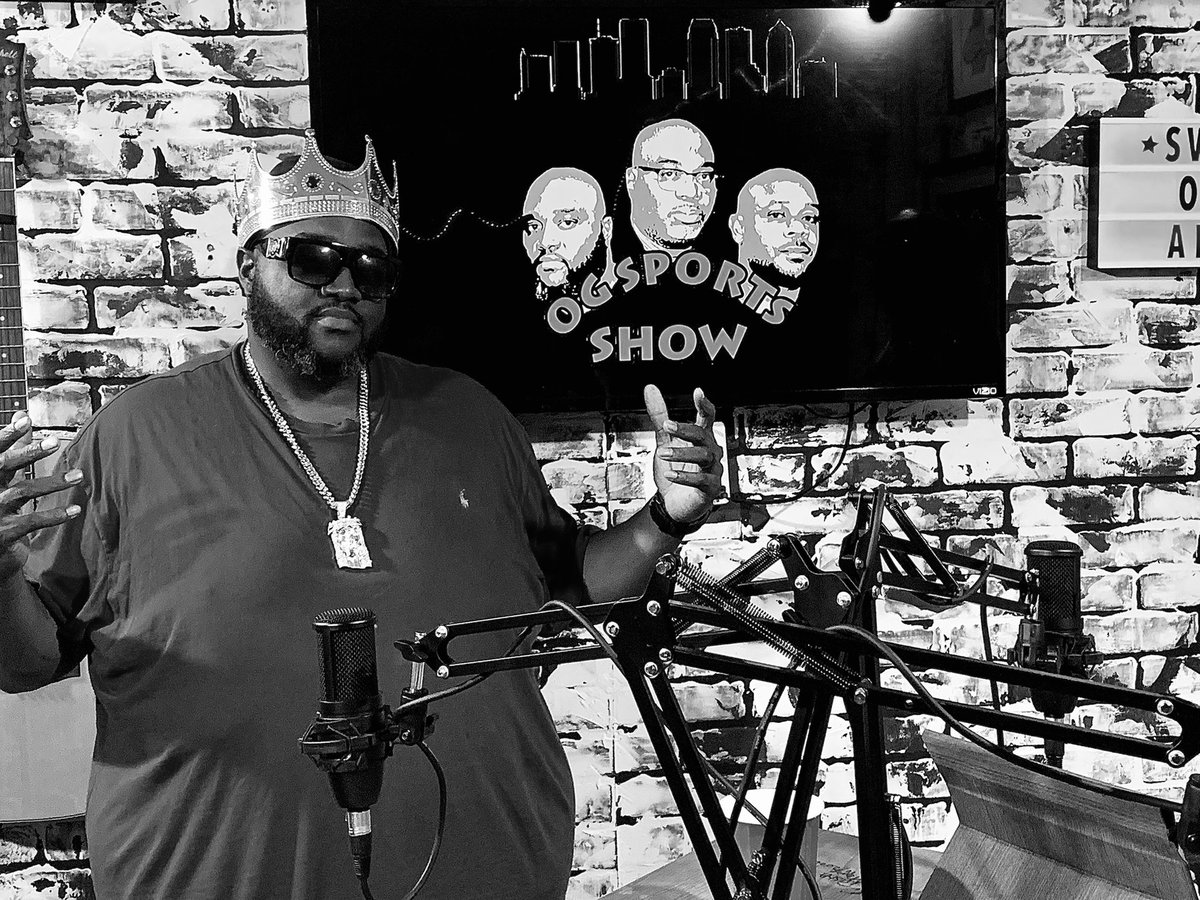 guru813's tweet photo. @BigB_OGSports 1/3 of the #OGSPORTSSHOW won last week’s segment of the (pick em) segment, whoever gets the most game picks right, gets to wear the crown and jesus piece! 🤣🤣.
s/o to big b, tune into the new episode this coming week to see who will win the segment! https://t.co/eBefB4h7hV