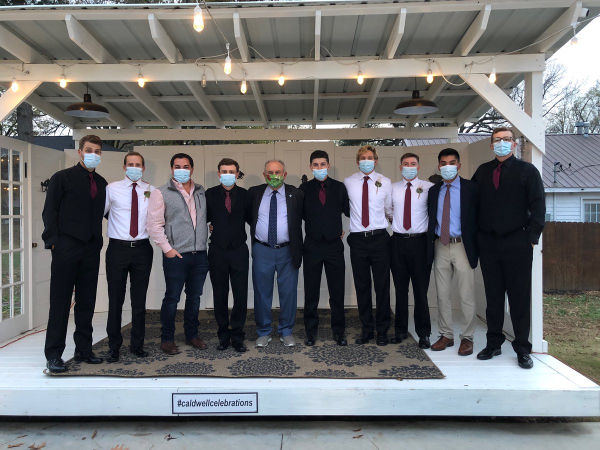 SkyhawkGolf's tweet photo. Looks like everyone cleaned up nicely tonight 😎 Another member of our family is married! Congrats Mason and Kyndal! https://t.co/eawLuapSMQ