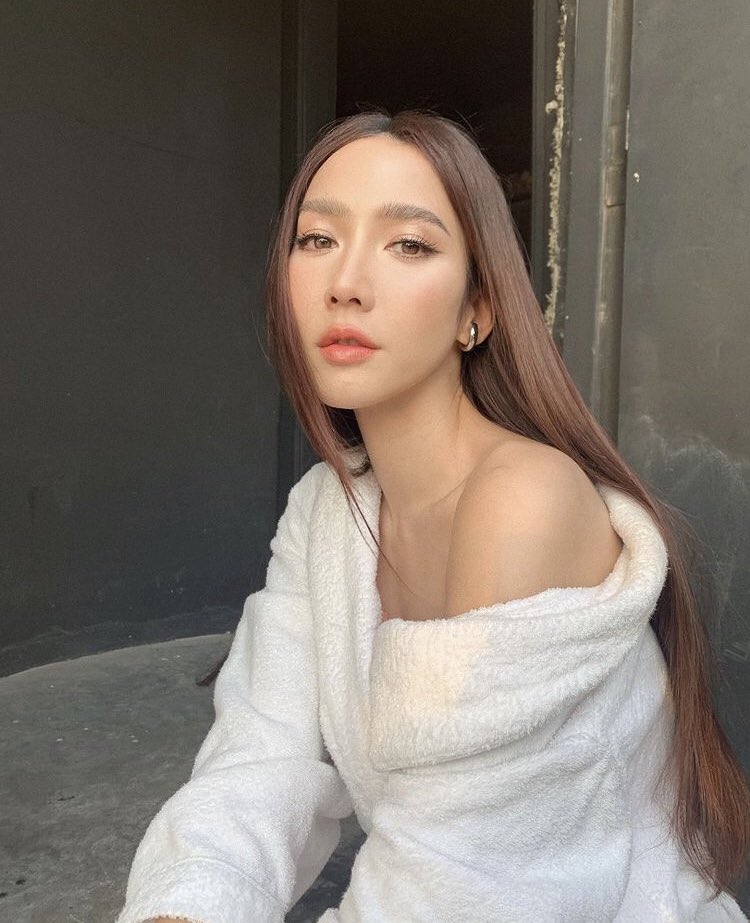 UnderbedDara's tweet photo. เมื่อพัชราภาทำงานและออกมาถ่ายรูปเล่นๆ นี่คือรูปที่ได้ 

ลุคนี้ดือมากกก น้อยๆเบาๆแค่จือๆแต่คือสวย!  41 แล้วก็จึ้งได้ 

#ใต้เตียงดารา #อั้มพัชราภา https://t.co/bhbqaZjTyn