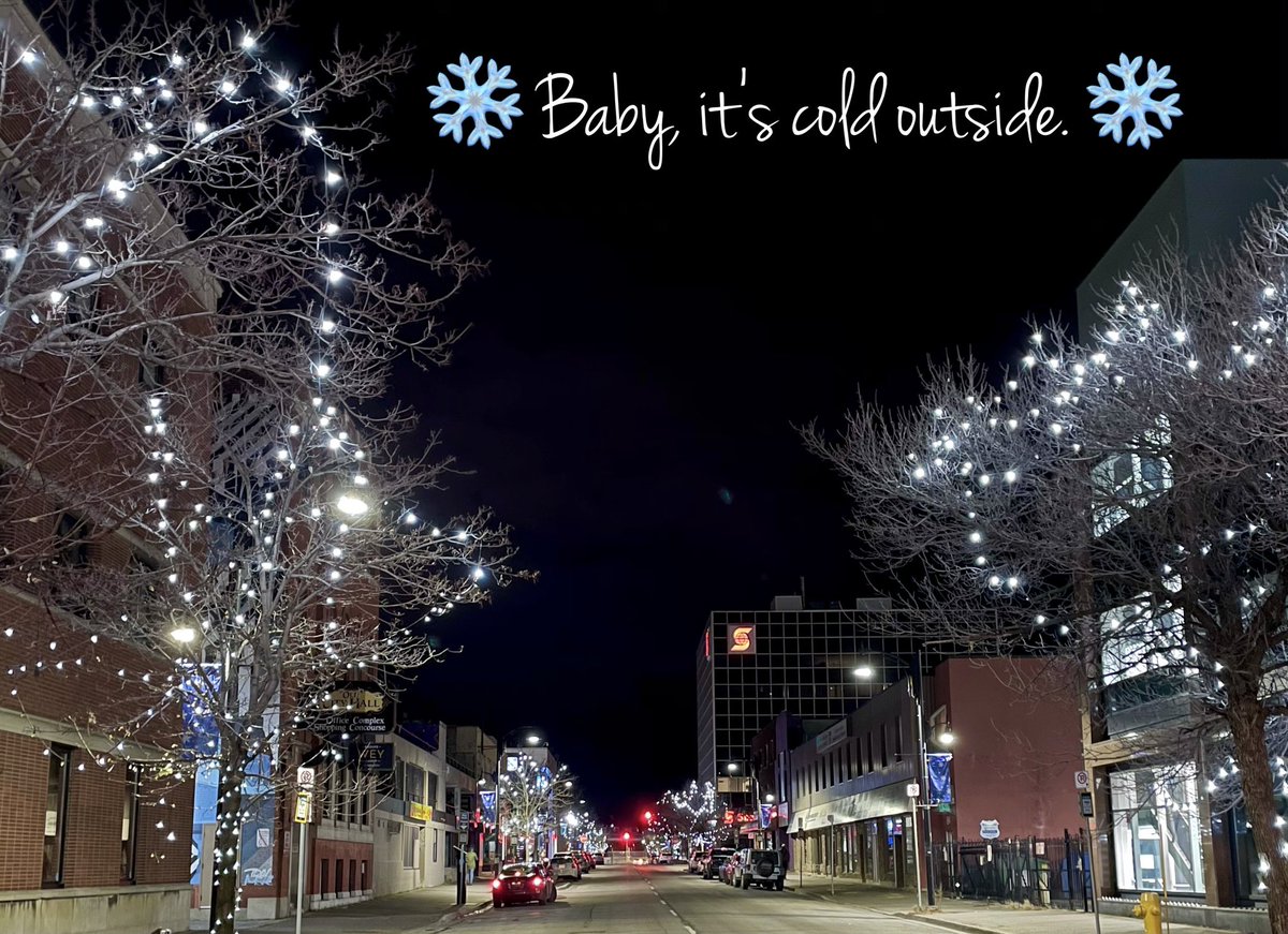 HeyItsMeMissJT's tweet photo. “Eyes like a shutter. Mind like a lens.” In love with the camera on this new phone! #iPhone12 #TeamApple #PhotographyOnTheFly #CaptureCreativity #AlwaysOnTheMove #DowntownSudbury #ChristmasLights 📷💜❄️✨ https://t.co/Zd7OMiFXVL
