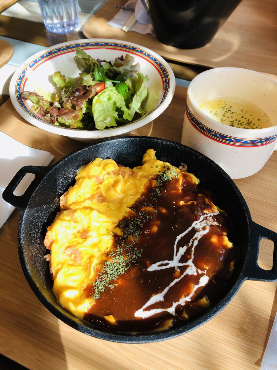 kokonasouth's tweet photo. 🌻おひるごはん🌻
子供達はカレーときつねうどん、ポテト😂
#ロゴスカフェ #LOGOSCAFE https://t.co/cJwCtWkx9S