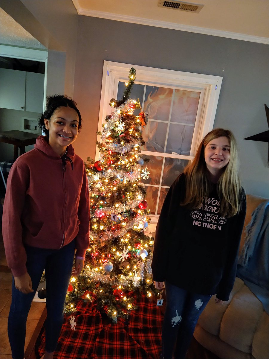 OsirisCODE's tweet image. Got the tree up with the kiddos. My kids are going to be deadly snipers.