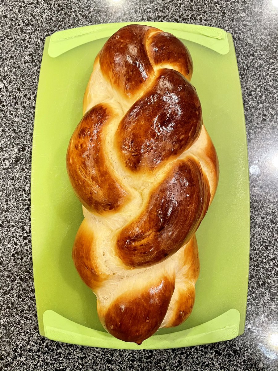 Gilbert_Rez's tweet image. I think this is my favorite #challah yet! #challahbread #covidbaking