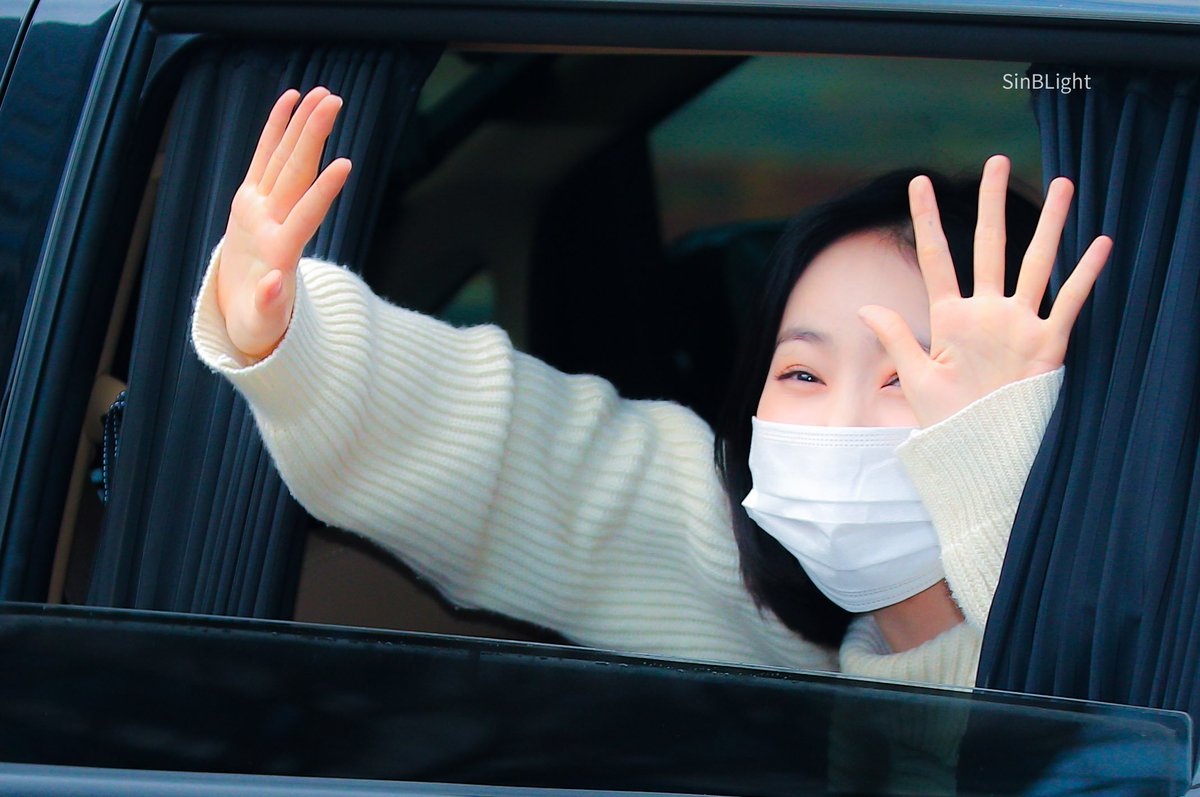 sinblight0603's tweet photo. 201119 컬투쇼 퇴근 2

신비(#신비)(#sinb)

퇴근에 신난 냥🐱 https://t.co/Ggde2VbrgS
