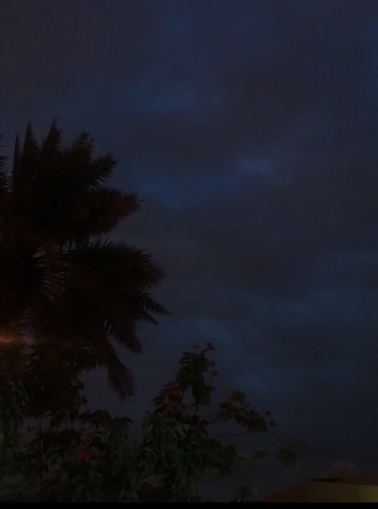 "لحظات الفجر الأولى " 💙