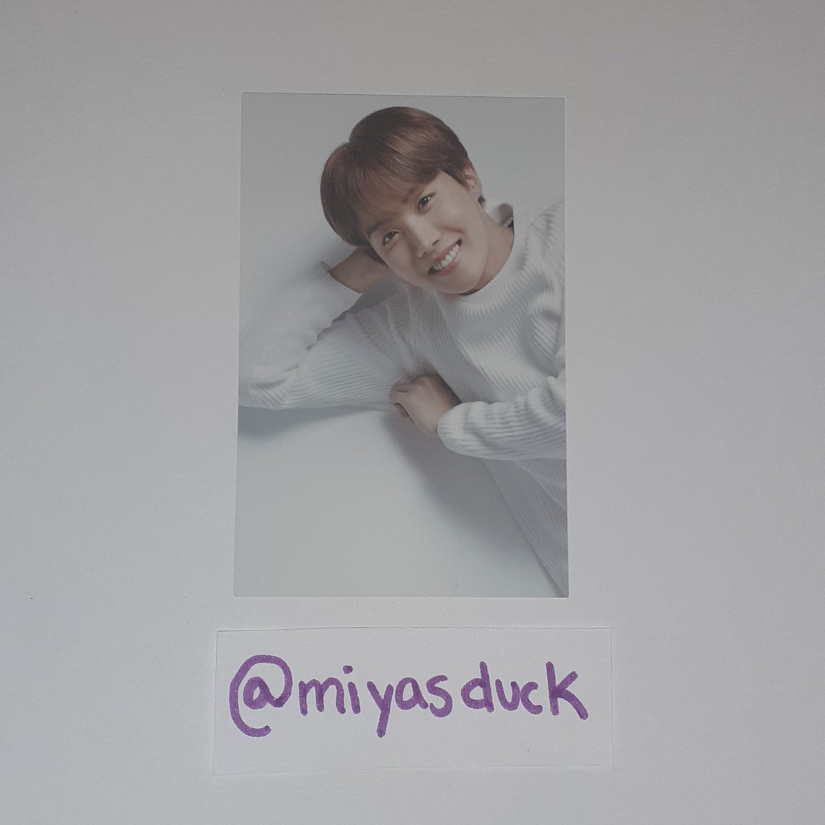 arantxa_yeste's tweet photo. Have: VT cosmetics Jhope photocard 
.
Want: Wishlist  or qyop (i dont want to sell it expensive,so don't be shy offering ^^)
.
.
Check my ig (@/miyasduck)
#wtsbts #wttbts #wtsjhope #wttjhope #btstrade #tradebts #btstrading #kpoptrade #kpopsale #btstrade #btssale https://t.co/Pr3UHNeb9f