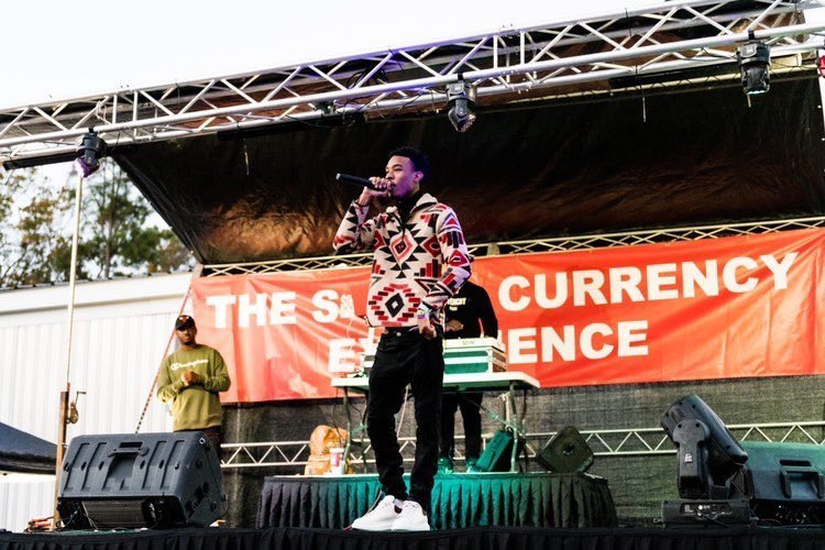 YBLENATION's tweet photo. Turn my Øpps Intø Fans 💫💰 #YBLE #THEFAMILY #BOSSLIFE https://t.co/P0AkAIq5fH