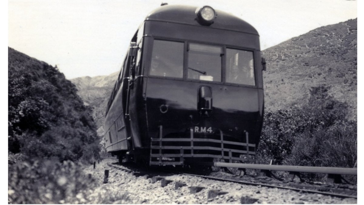 Let's check out Masterton in 1947. Wairarapa-class railcars ran almost all services. Today: 5–6 weekday trains to Wellington thanks to tunnel replacing Remutaka Incline, but none to Woodville. Pics:  @WaiArchive 17-152/1-65 (Summit), 13-32/1-80 (Masterton), 17-152/2-2 (on Incline)