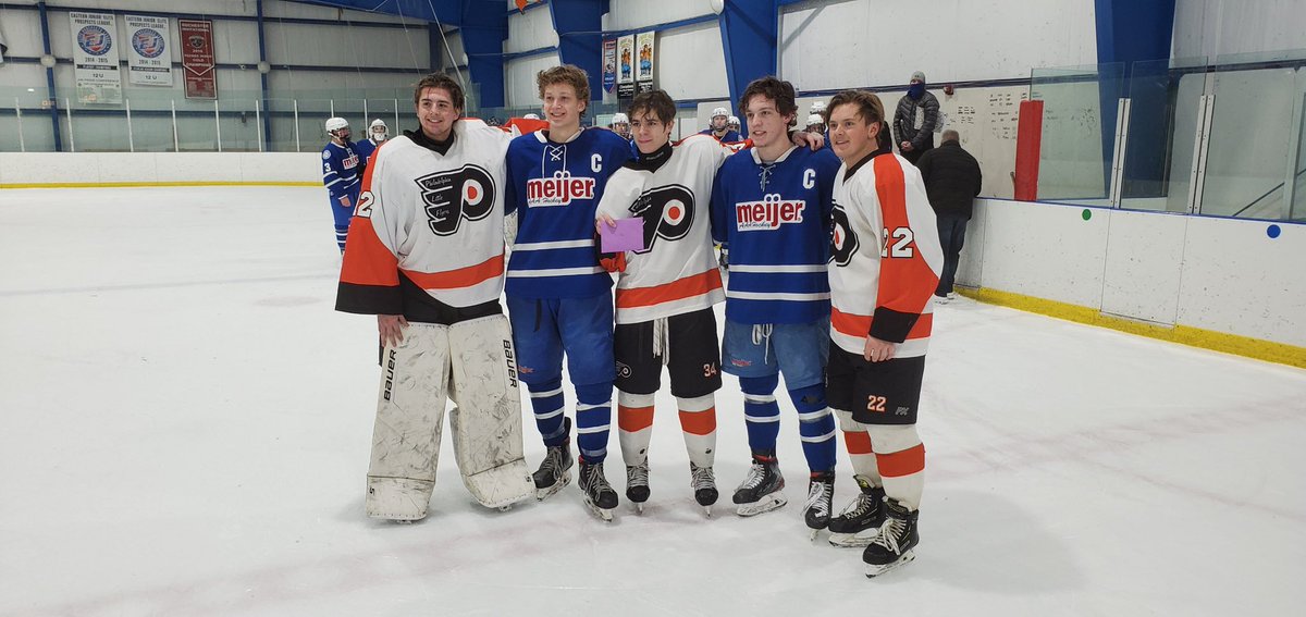 LittleFlyersHky's tweet photo. After tonight’s 18U game against @MeijerAAAHockey Meijer’s captain’s presented the Little Flyers with a team donation to Brian Page and his family.  Nothing but respect for @18sMeijer @NAPHL #HockeyFamily #87Strong #ForPager https://t.co/5Daku6HFg5