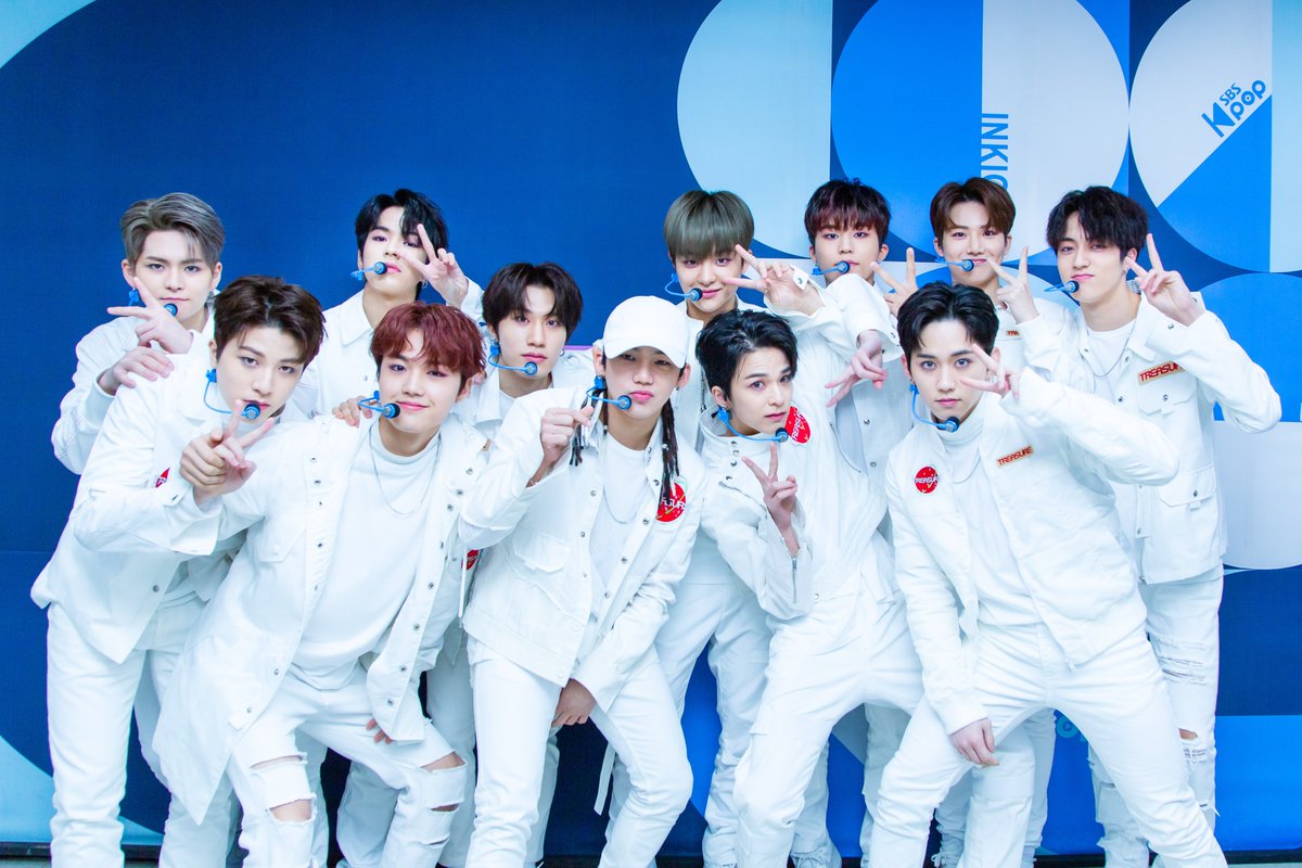 kpop_sbs's tweet photo. [🕊] 행복인가

#트레저 무대 기다리는 트메들을 위한 선물💎

잠시 후 오후 3시 50분!
#인기가요 에서 만나요~👋

@ygtreasuremaker #음 #MMM #TREASURE https://t.co/IDtHsSU2Gk