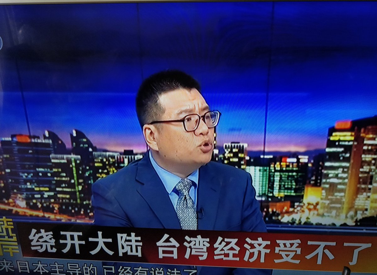 ট ইট র Atraveller 嘉宾 世界上只有大陆把台湾当家人 你要是跟美国贸易你就必须买瘦肉精 跟日本你必须买核食品 主持人 是 别的国家都会和你锱铢必较 只有大陆会让着你 隔夜饭都吐了 但是大多数等国屁民会觉得说得对