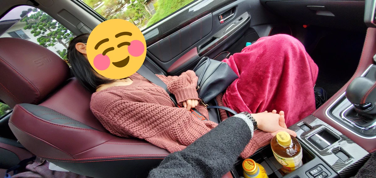 車で彼女を横に乗せたときの彼氏が優しい…『起こさずどこまで運転できるかチャレンジ』