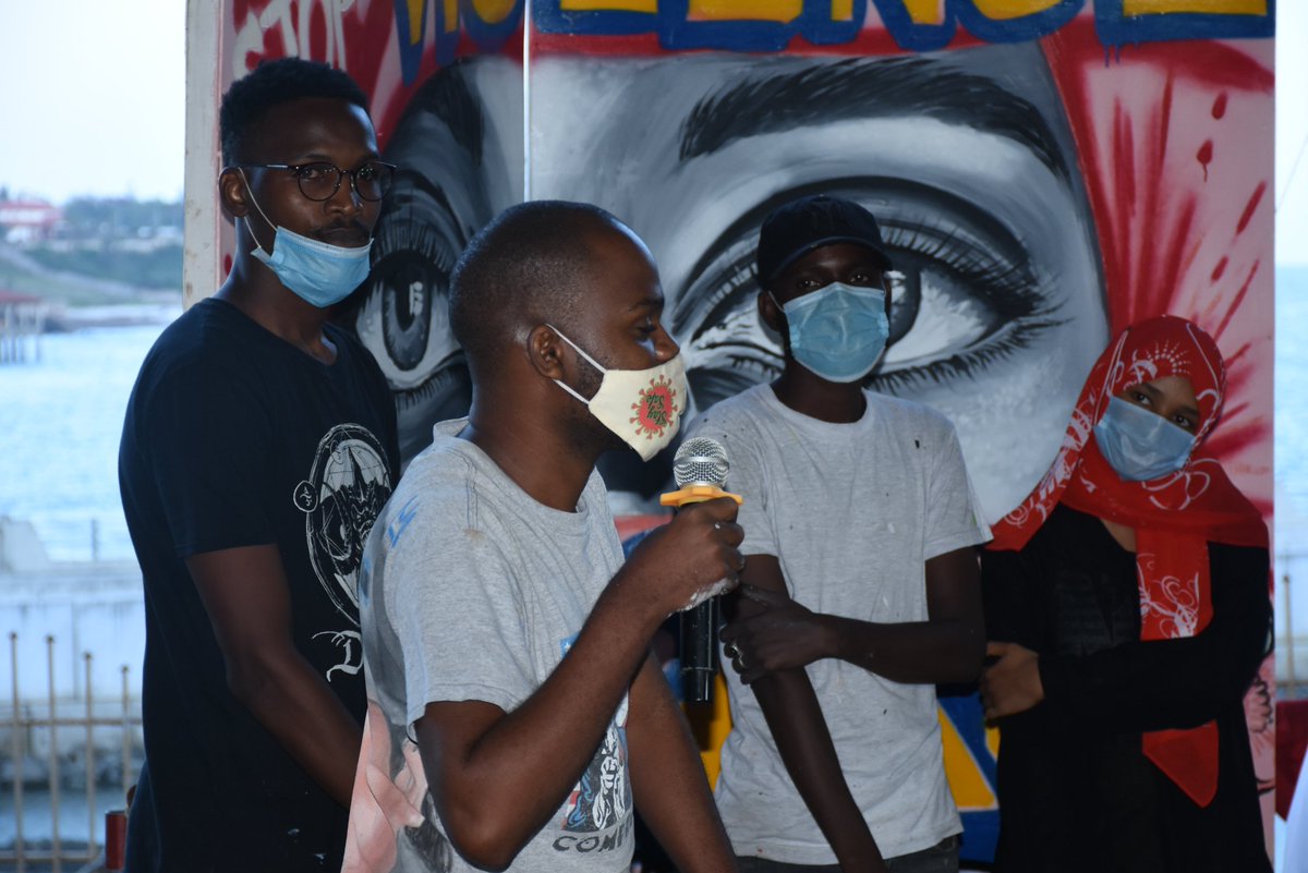 NicholasSongora's tweet photo. #cvefestival
A great conversation with Fine Artists doing Graffiti and Mural painting. It was amazing as they shared their experience on PCVE work with the participants. Shout out to #MohaGraffiti, #CosmosKenya, #TeddyShakes and #Shufayna for the wonderful work. #ArtPays https://t.co/duNBl2ObWB